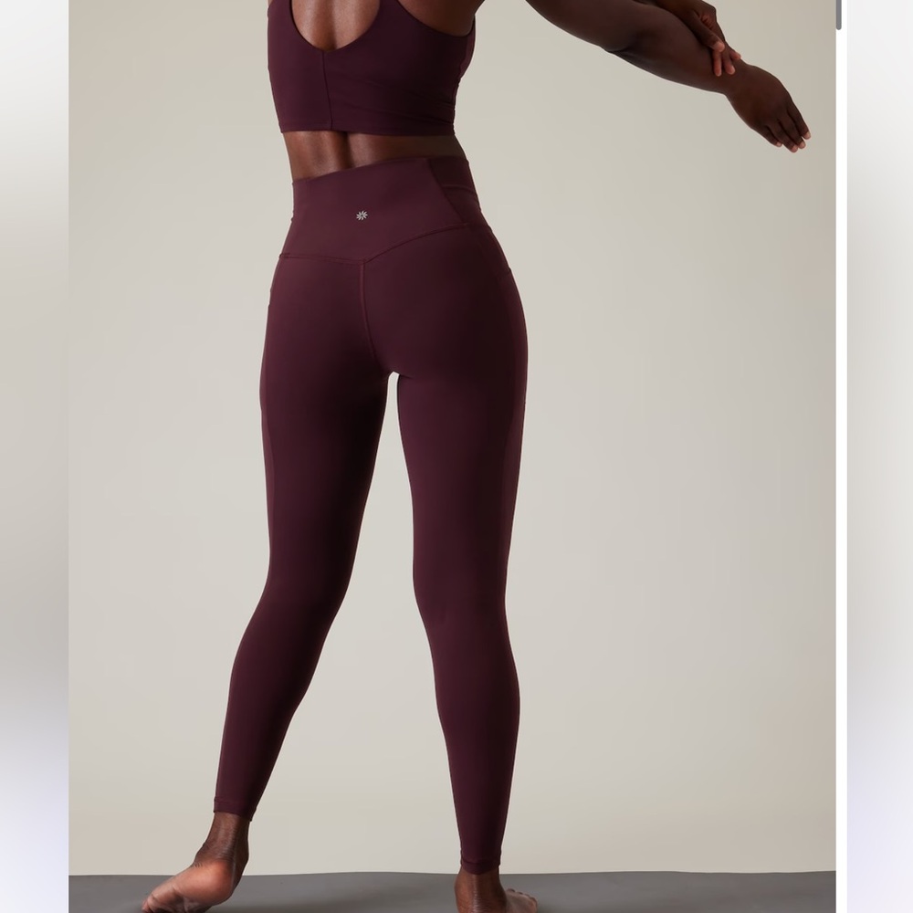 Athleta SALUTATION STASH HIGH RISE LEGGING // Spiced Cabernet #599749 - Picture 3 of 16
